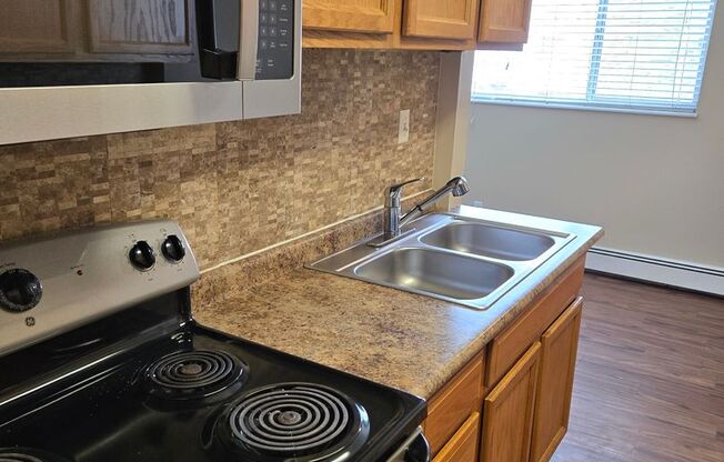 2 beds, 1 bath, 900 sqft, $940, Unit 92