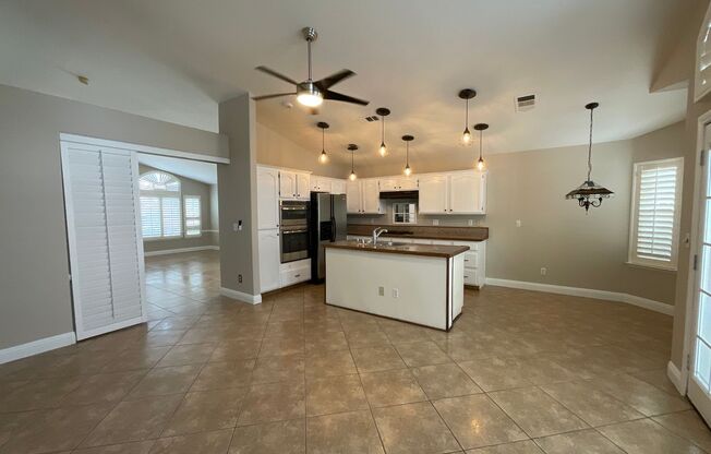 Great home in the South Shores community 1stroy