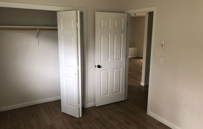 2 beds, 1 bath, 700 sqft, $1,300