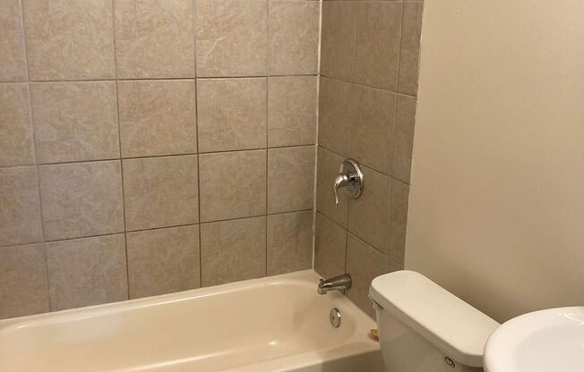 2 beds, 2 baths, 1,000 sqft, $1,799, Unit 22-2