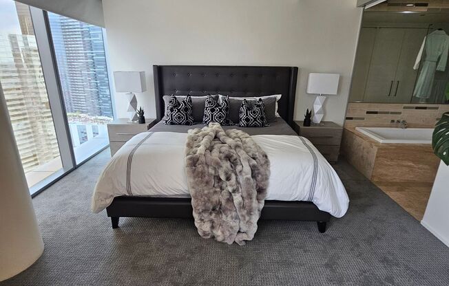 2 beds, 2 baths, $6,040, Unit # 2512