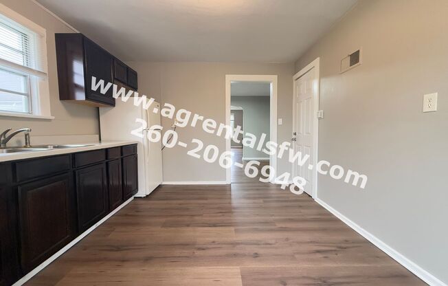 2 beds, 1 bath, 1,040 sqft, $895, Unit #2