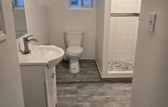 4 beds, 2 baths, $4,900, Unit 101