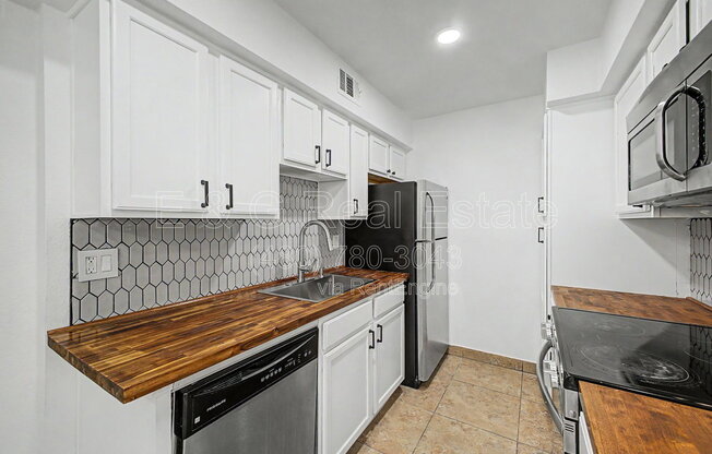 2 beds, 2 baths, 874 sqft, $1,695, Unit Unit 141