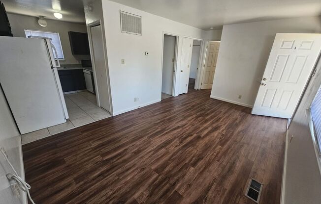 2 beds, 1 bath, 700 sqft, $1,200