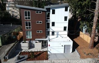 5221 Ravenna Ave NE
