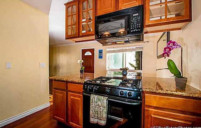 Beautiful 3 Bedroom 2 Bath in City Heights!! Water and Trash Included