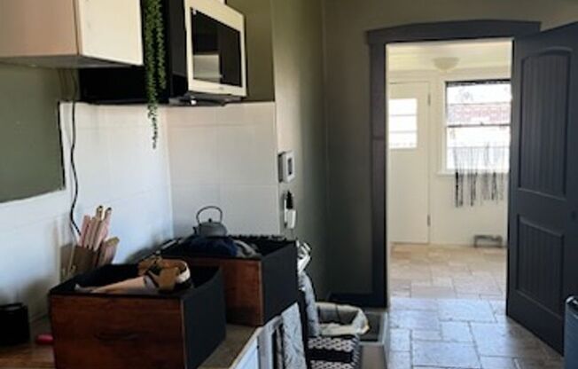 1 bed, 1 bath, $1,400, Unit # #A