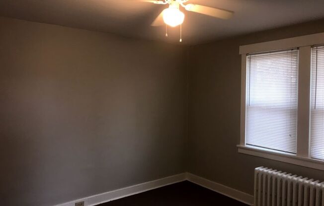 3 beds, 1 bath, 1,280 sqft, $1,095