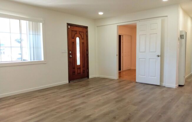 Recently Remodeled 3bd Single Story House Accepting Pets!