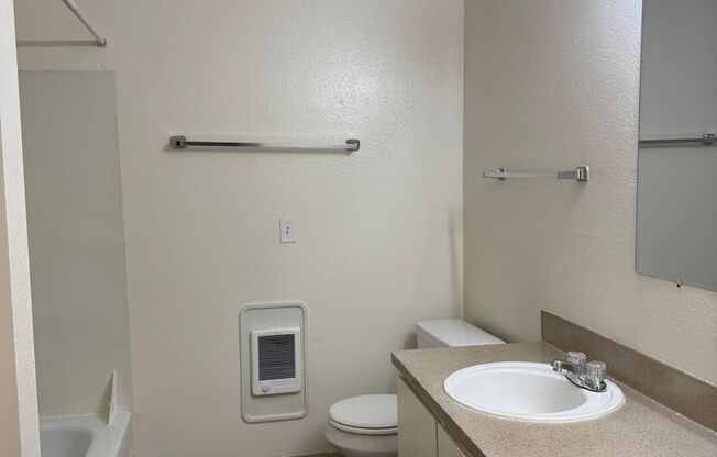 2 beds, 1 bath, 1,000 sqft, $1,325, Unit 32