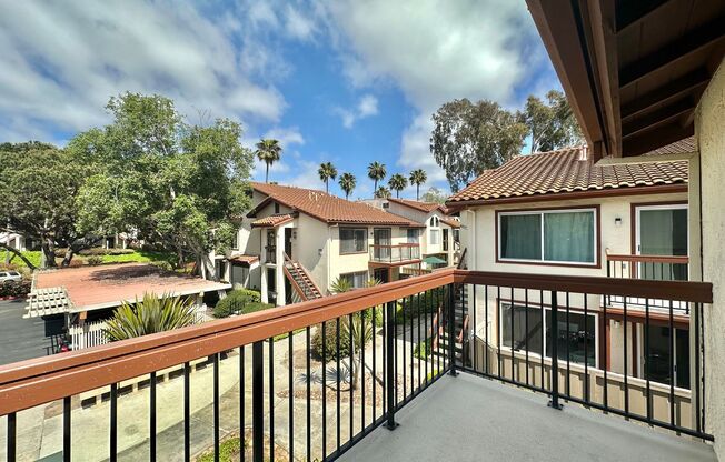 Indulge in coastal living in this beautiful 2bd 1ba Condo located in La Jolla area close to UCSD!