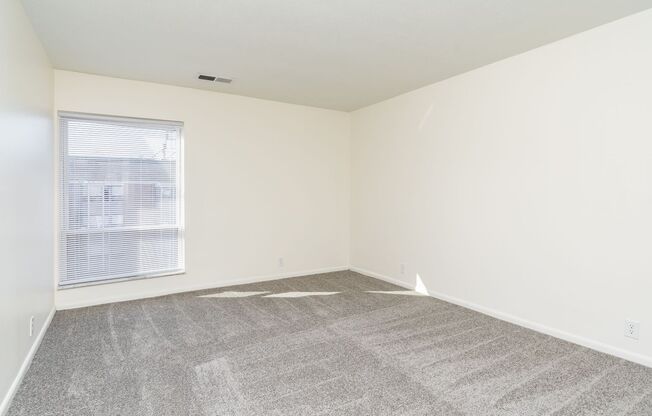 3 beds, 2 baths, 1,367 sqft, $2,000, Unit B10