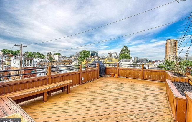 400 E CROSS ST