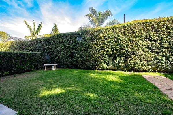 7310 BALBOA BLVD