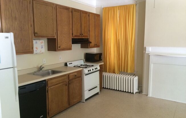 1 bed, 2 baths, $750, Unit 4-Front