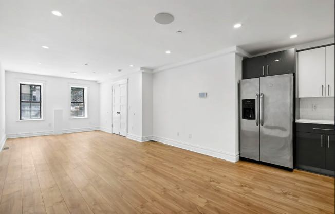 1083 LAFAYETTE AVE