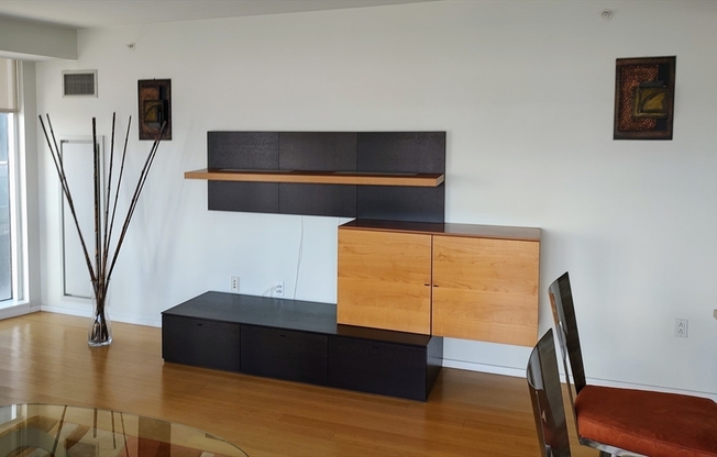 1 bed, 1 bath, 867 sqft, $3,600, Unit 423