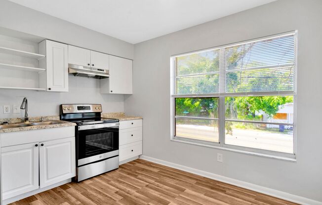 Renovated Seminole Heights Townhome with Laundry Included