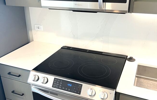 Studio, 1 bath, 464 sqft, $2,270, Unit 710