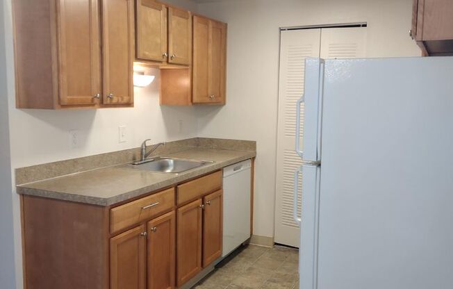 1 bed, 1 bath, 592 sqft, $1,350, Unit 038