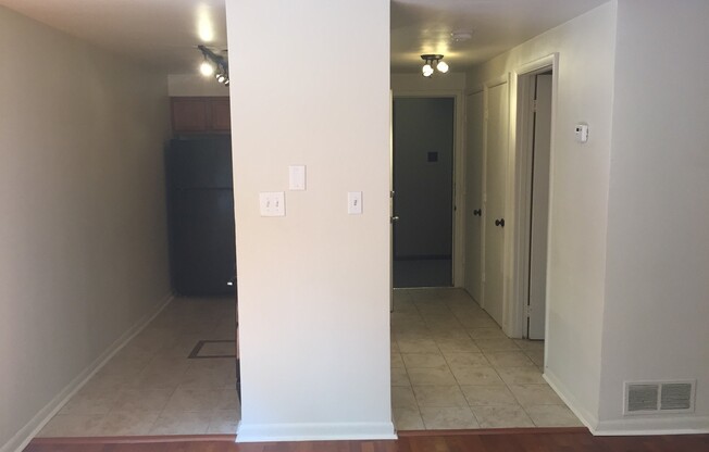 2 beds, 1 bath, $1,295