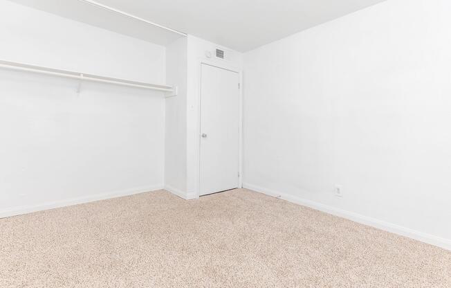 2 beds, 2 baths, 929 sqft, $985