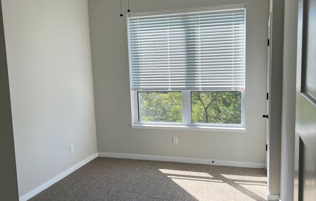 3 beds, 2 baths, 1,006 sqft, $1,800, Unit 500-312