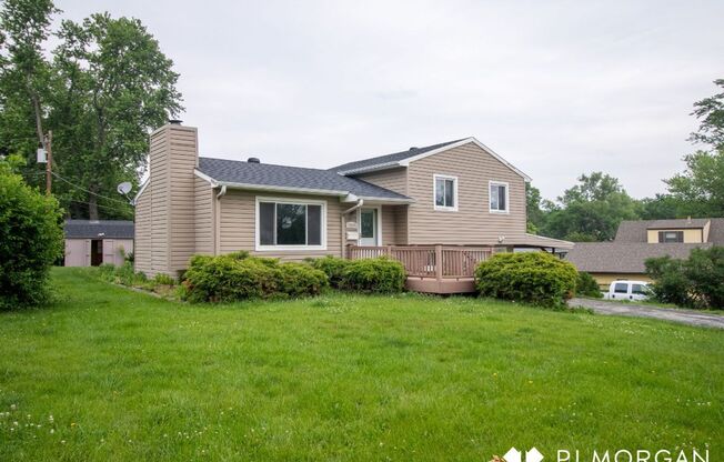 3 bedroom, 1.5 bath House For Lease