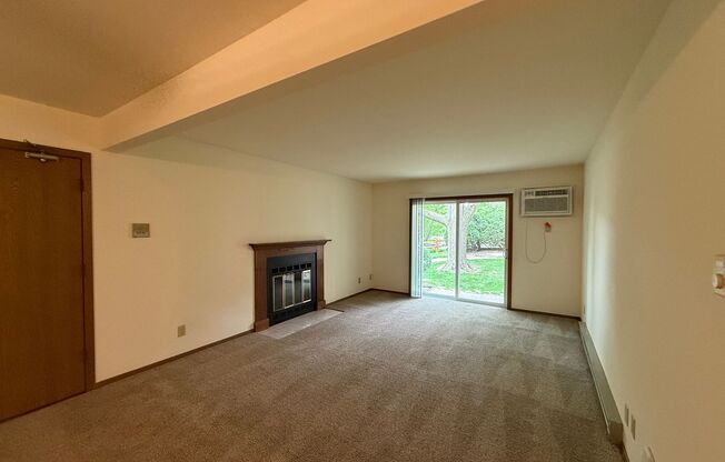 2 beds, 1 bath, 965 sqft, $1,615, Unit 7502CA