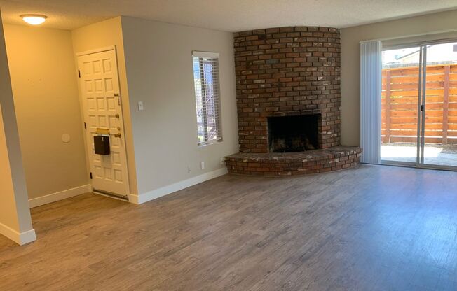 3 beds, 2 baths, 1,300 sqft, $2,295, Unit 21