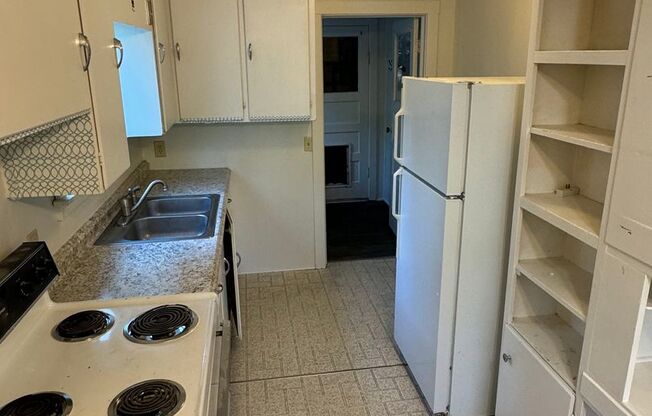 3 beds, 1 bath, $2,100