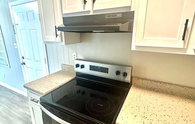 2 beds, 1.5 baths, 1,100 sqft, $1,090, Unit 716-D