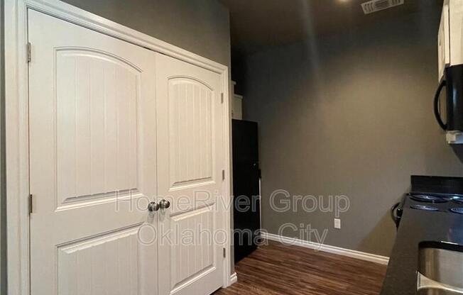 2 beds, 1 bath, $1,265