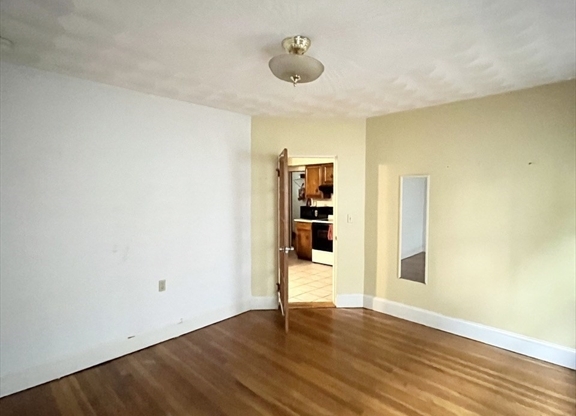 3 beds, 1 bath, 1,225 sqft, $2,850, Unit 1