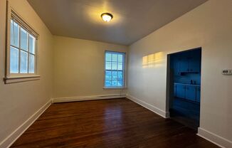 2 beds, 1 bath, $1,200, Unit 3