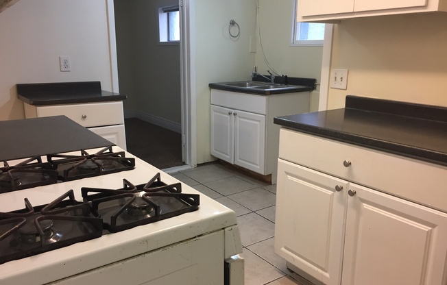 2 beds, 1 bath, 833 sqft, $950, Unit Dean 204 Downstairs