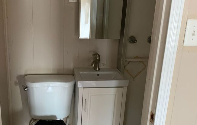 Studio, 1 bath, 898 sqft, $725, Unit 1309 N 14th-C