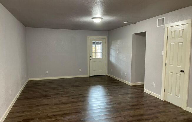 2 beds, 1 bath, 875 sqft, $975, Unit 9