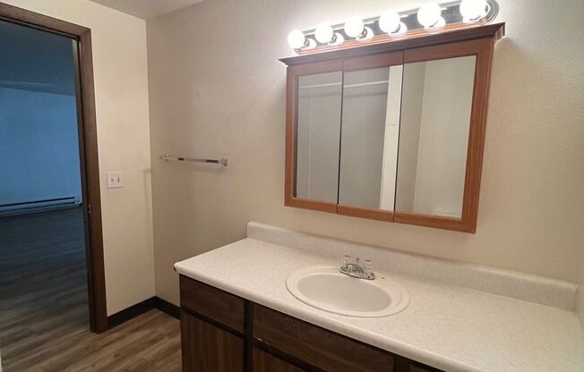 2 beds, 1 bath, 850 sqft, $1,395, Unit 2