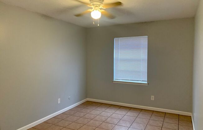 2 beds, 1 bath, 726 sqft, $1,150, Unit 2