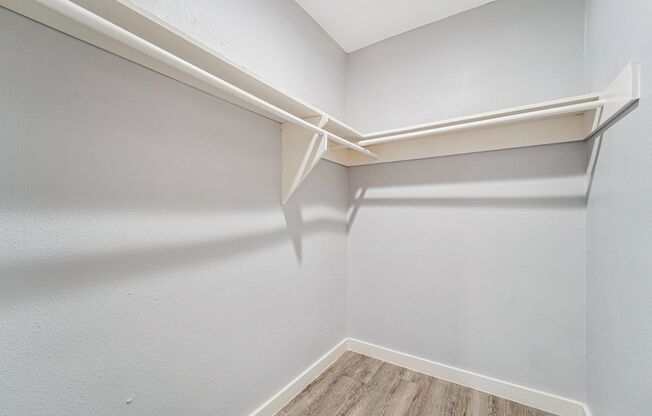 Studio, 1 bath, 500 sqft, $965, Unit 2807 Beauchamp - STUDIO1
