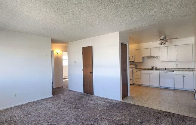 2 beds, 1 bath, 715 sqft, $995, Unit A204