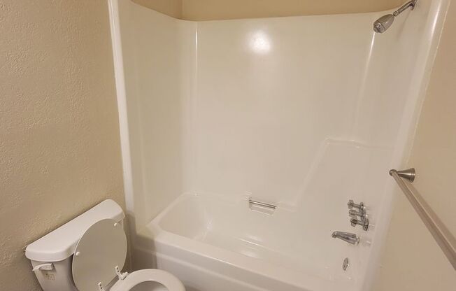 1 bed, 1 bath, 675 sqft, $975, Unit 202 B