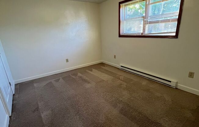 2 beds, 1 bath, 903 sqft, $1,290, Unit I-11