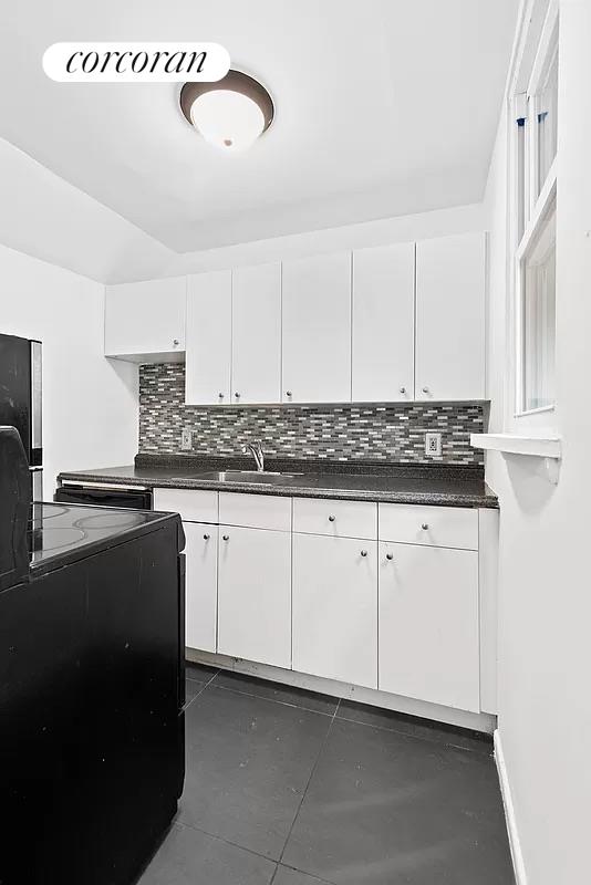353 W 19 ST