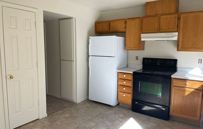 2 beds, 1.5 baths, 1,000 sqft, $1,350, Unit 2