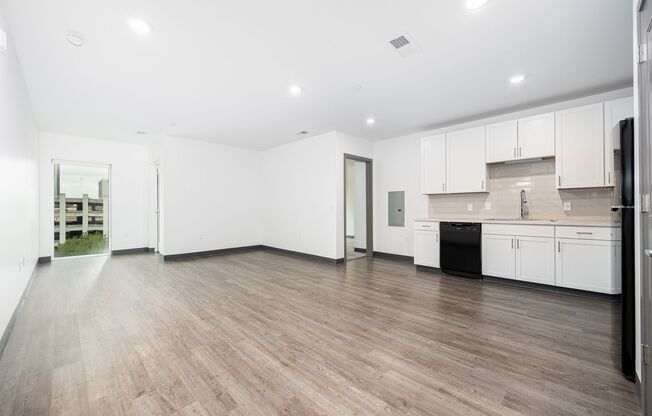 2 beds, 2 baths, 987 sqft, $1,750, Unit 412