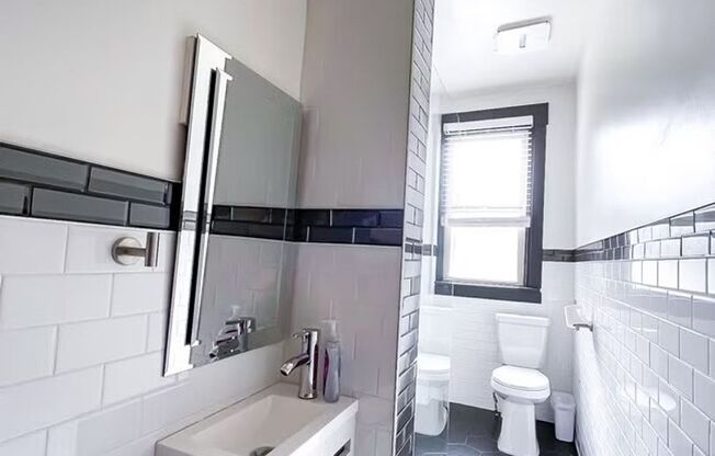 Studio, 1 bath, 300 sqft, $1,199, Unit 208