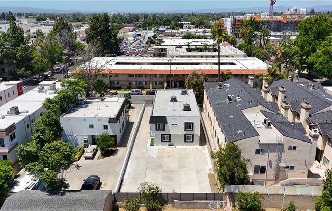 7010 LENNOX AVE